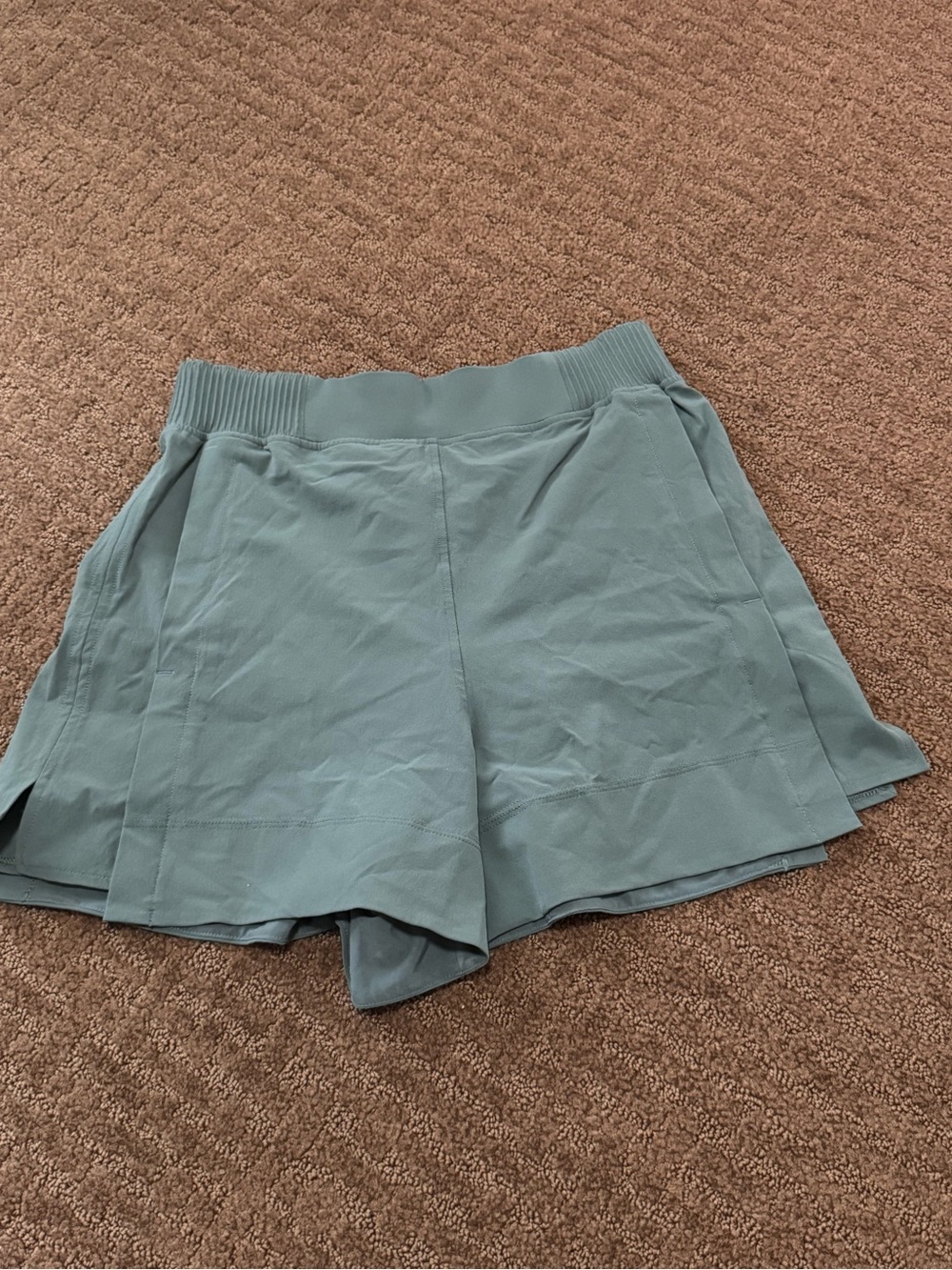 Lululemon Stretch Woven Relaxed-Fit High Rise 4" shorts-dark forest size small